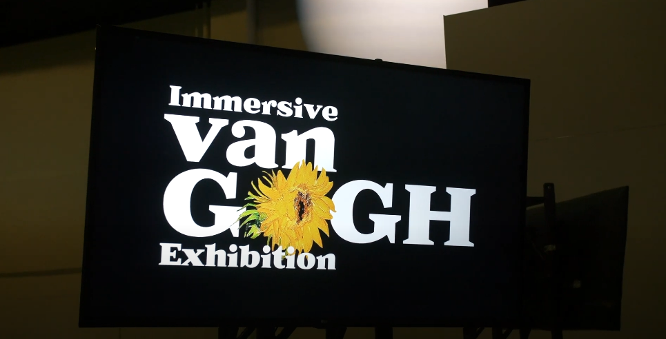 利用松下投影技术让您亲临梵高的艺术之境